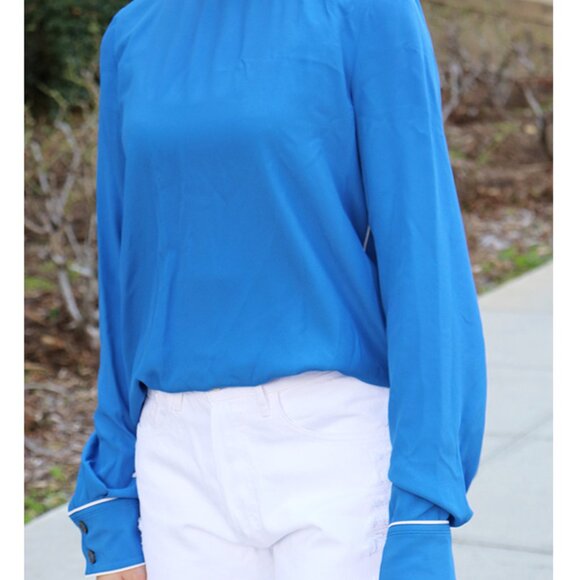 Marni Crew-Neck Silk Blouse – Timeless Elegance in Mazarin Blue! - Picture 3 of 8